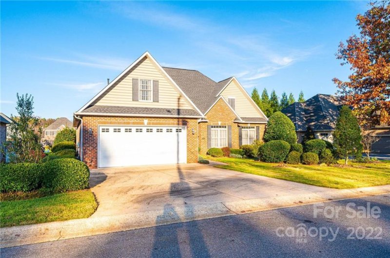 Property image 3 at 1719 30th Avenue Court, Hickory, NC 28601