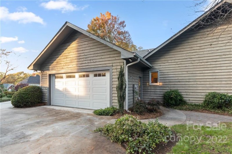 Property image 3 at 518 Queensbridge Court, Rock Hill, SC 29732