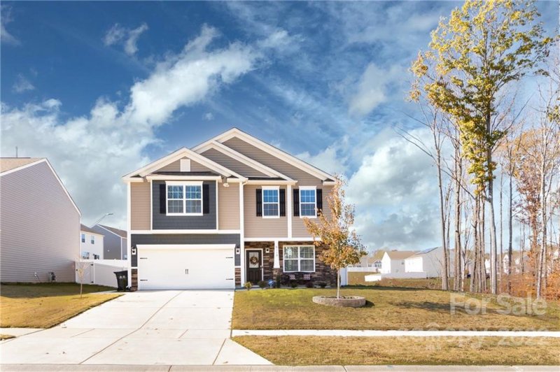 Property image 2 at 6113 Ellimar Field Lane, Charlotte, NC 28215