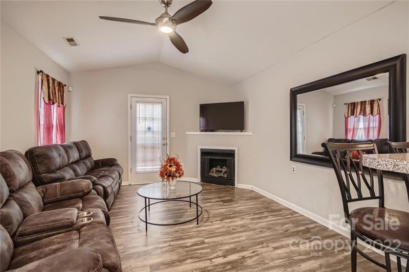 Property image 4 at 1616 Crandon Drive, Charlotte, NC 28216