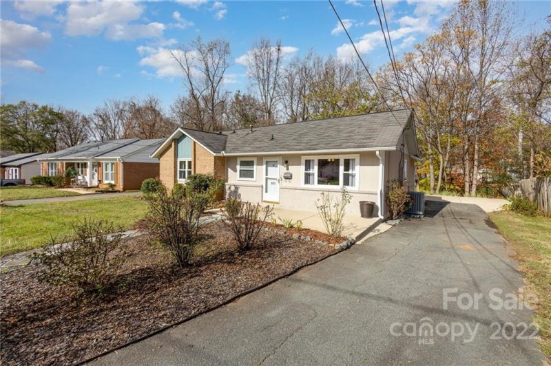 Property image 3 at 3132 Cedarhurst Drive, Charlotte, NC 28269