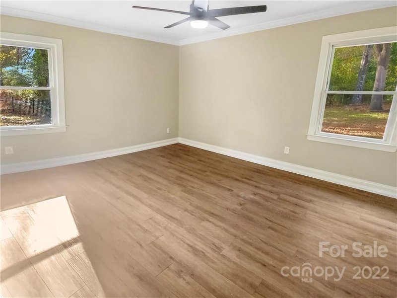 Property image 5 at 2043 Knickerbocker Drive, Charlotte, NC 28212