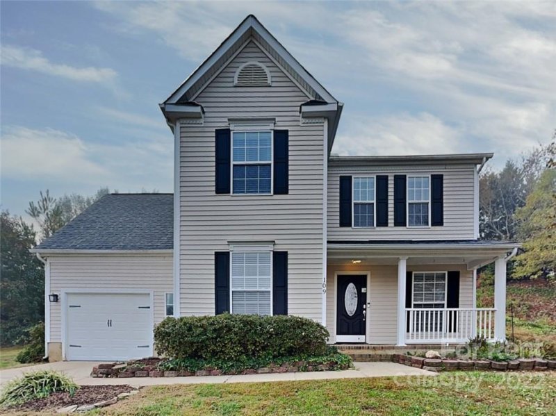 109 Sweetbriar Court