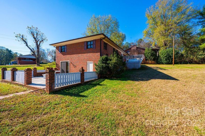 Property image 2 at 2067 15th Avenue, Hickory, NC 28601