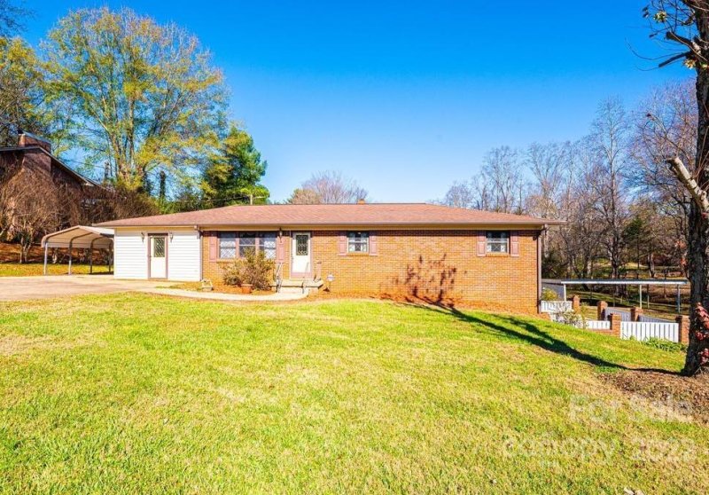 Property image 3 at 2067 15th Avenue, Hickory, NC 28601