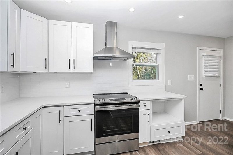 Property image 3 at 5007 Curtiswood Drive, Charlotte, NC 28213