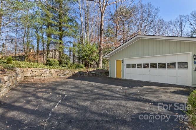 Property image 2 at 400 Rockmoor Way, Hendersonville, NC 28791