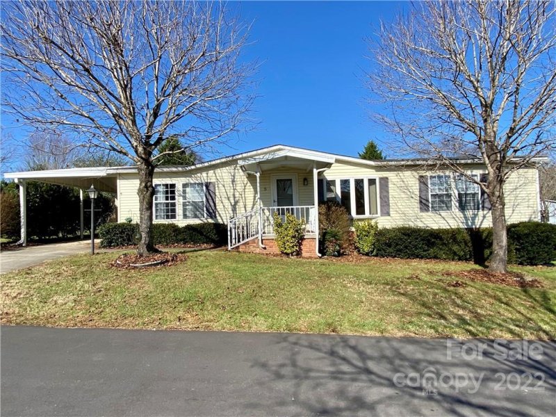 Property image 2 at 5 N Charles Lane, Hendersonville, NC 28792