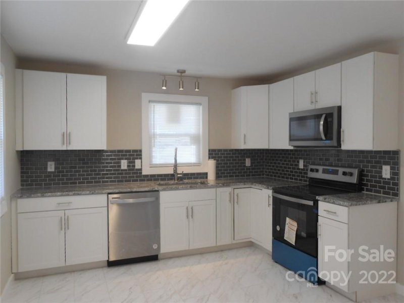 Property image 4 at 1409 Pondella Drive, Charlotte, NC 28213