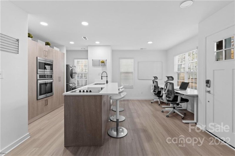 Property image 3 at 1515 Briar Creek Road, Charlotte, NC 28205