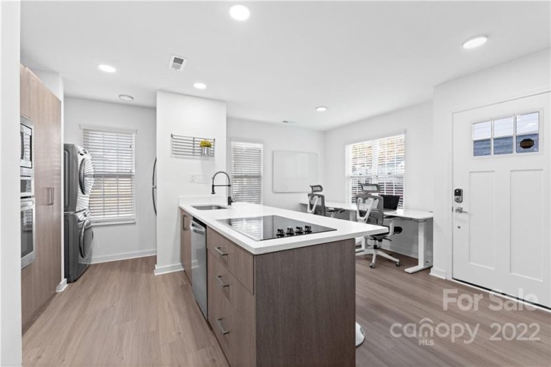 Property image 4 at 1515 Briar Creek Road, Charlotte, NC 28205