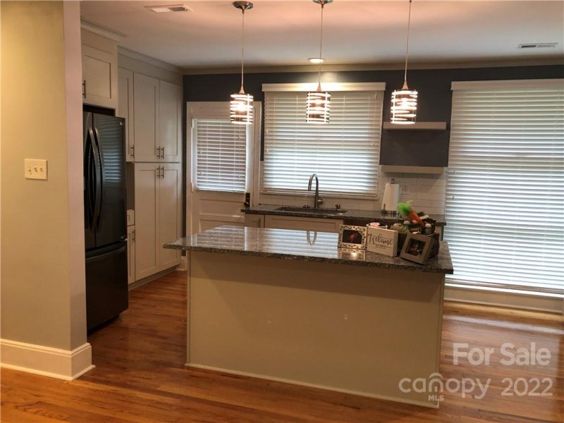 Property image 2 at 4555 Woodlark Lane, Charlotte, NC 28211