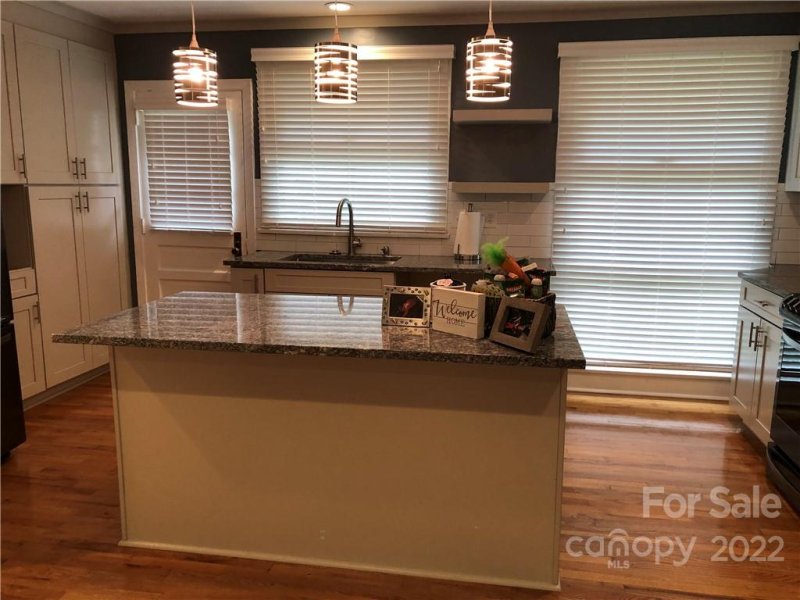 Property image 3 at 4555 Woodlark Lane, Charlotte, NC 28211