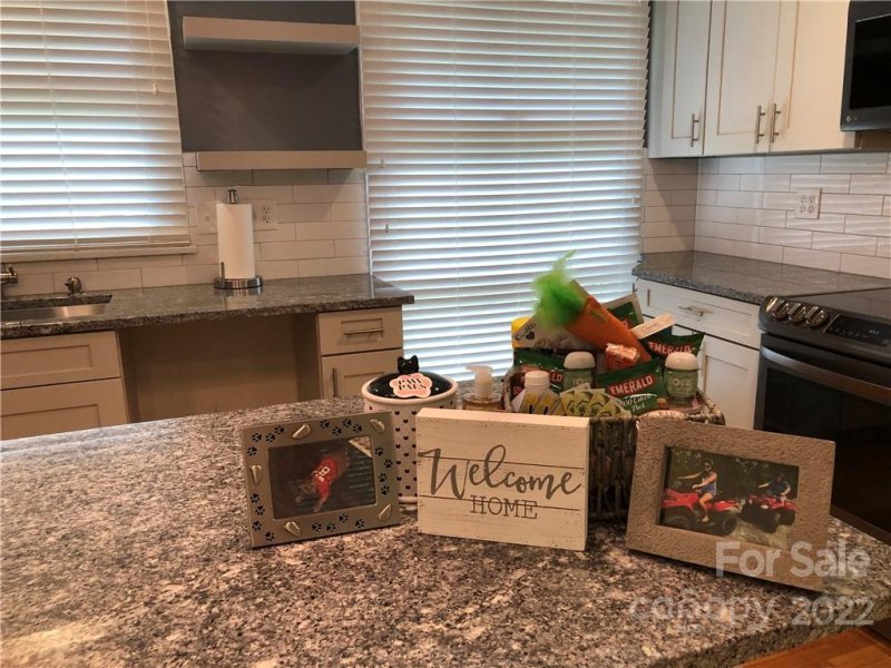 Property image 4 at 4555 Woodlark Lane, Charlotte, NC 28211