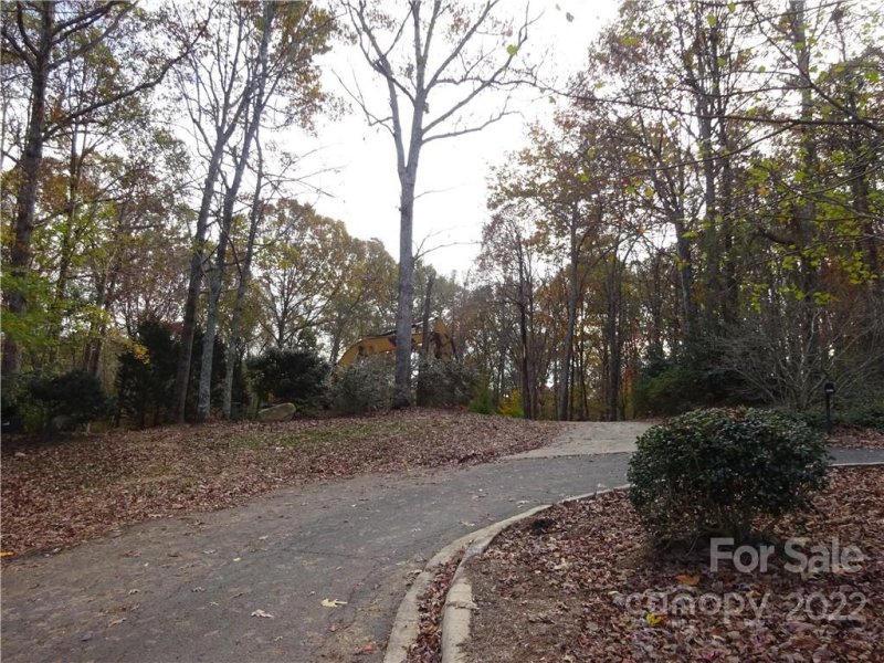 Property image 2 at 1417 Whispering Oaks Circle, Matthews, NC 28104