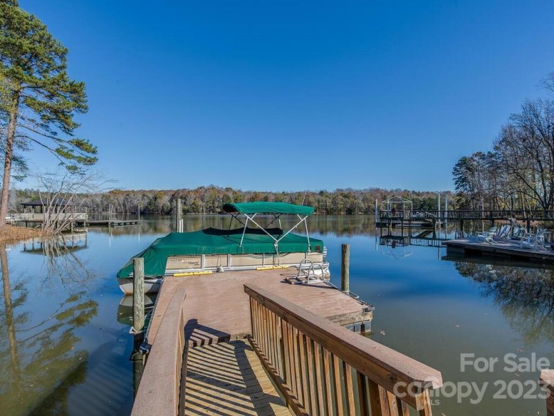 Property image 3 at 5533 Mountain Point Lane, Charlotte, NC 28216