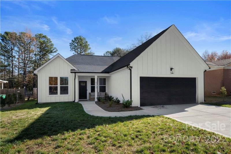 Property image 2 at 6733 Ellendale Drive, Charlotte, NC 28217