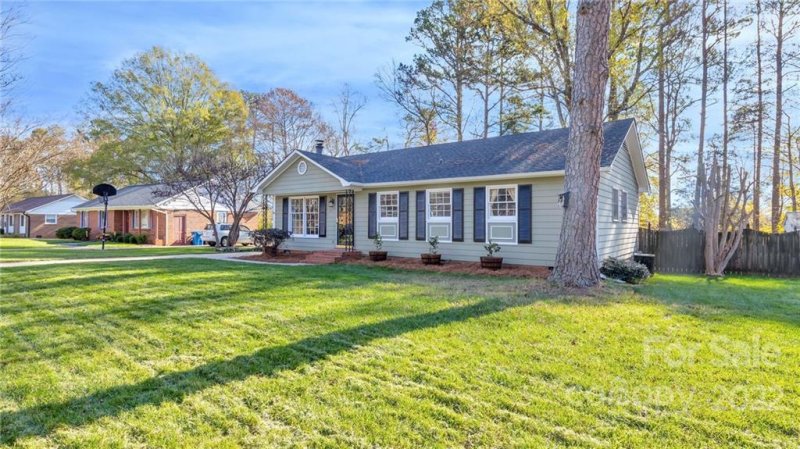 Property image 4 at 307 Vinecrest Drive, Matthews, NC 28105