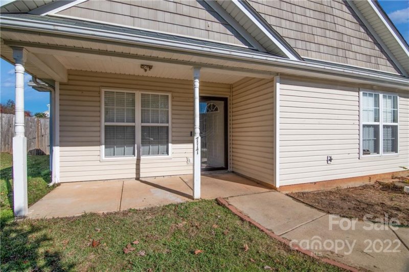 717 Erin Brook Court