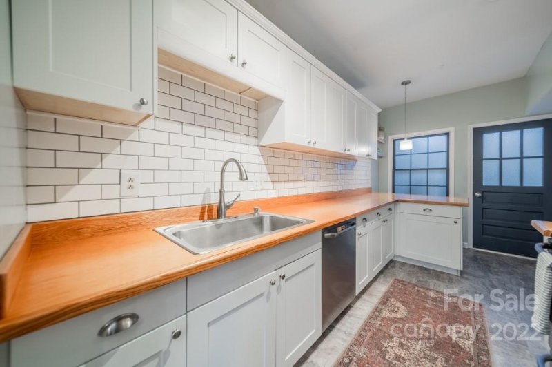 Property image 2 at 5913 Quail Hollow Road, Charlotte, NC 28210