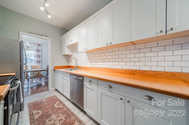 Property image 3 at 5913 Quail Hollow Road, Charlotte, NC 28210