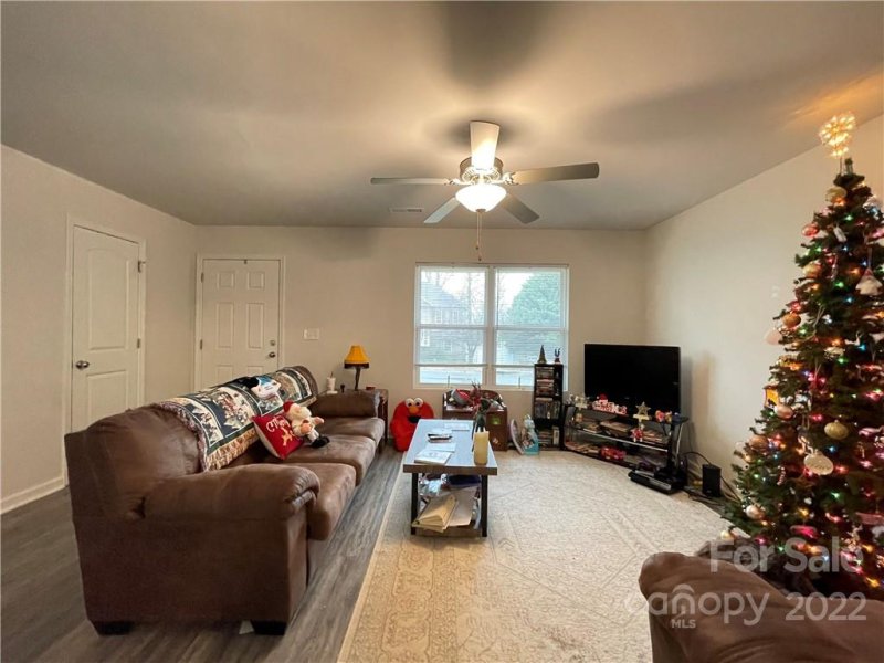 Property image 3 at 1676 Mayfair Drive, Conover, NC 28613