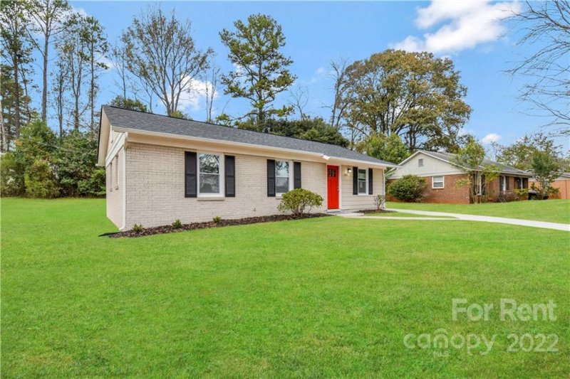 Property image 2 at 822 Dedmon Drive, Charlotte, NC 28216