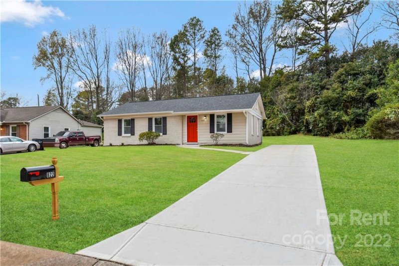 Property image 3 at 822 Dedmon Drive, Charlotte, NC 28216