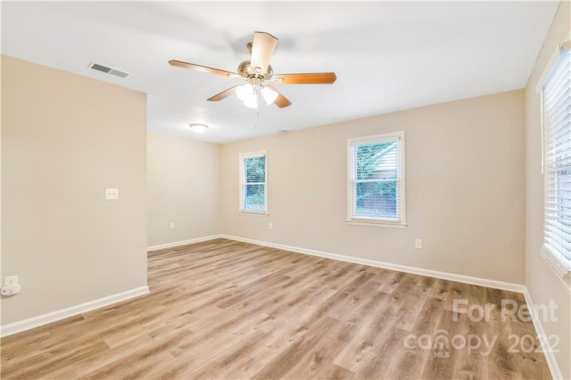 Property image 4 at 822 Dedmon Drive, Charlotte, NC 28216