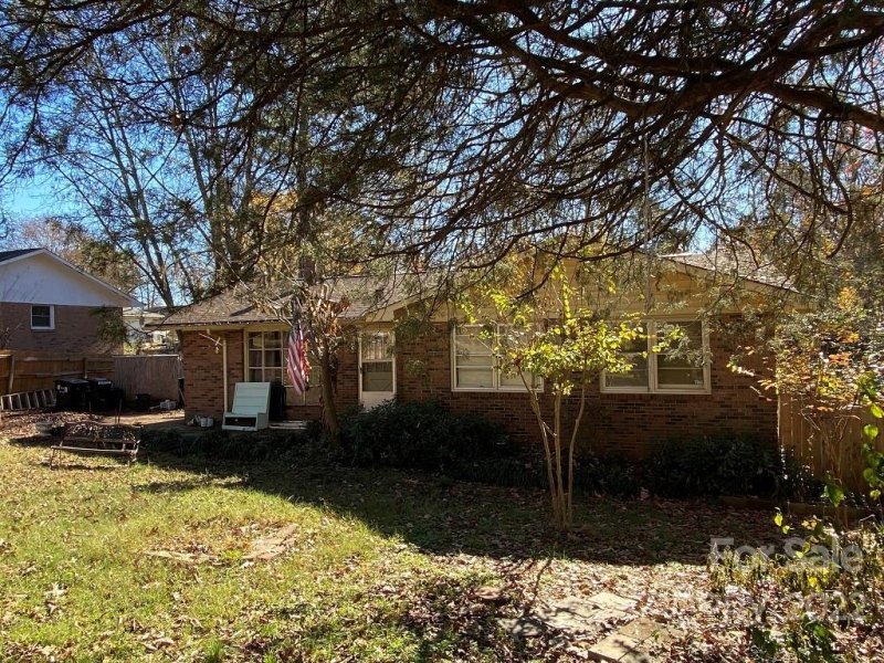 2014 Parkwood Drive