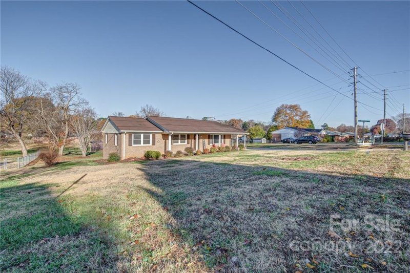 Property image 2 at 421 Ashebrook Park Road, Dallas, NC 28034