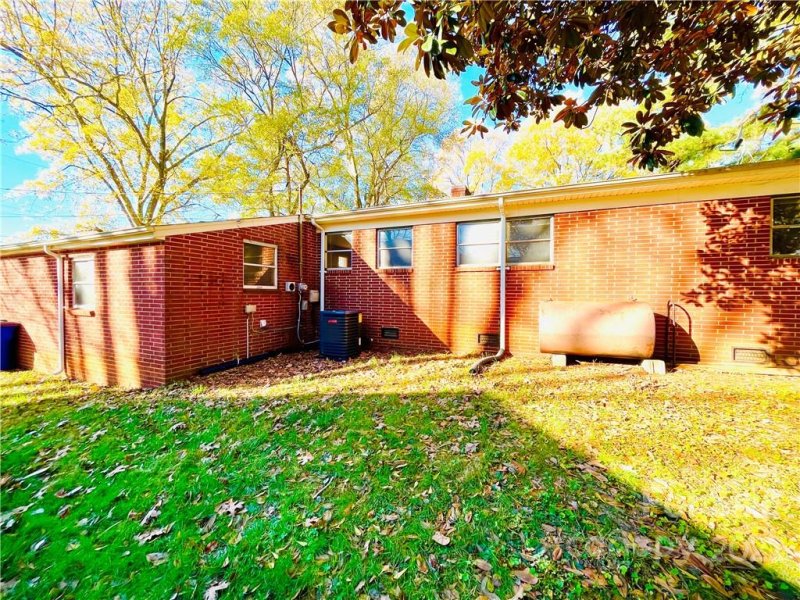 Property image 2 at 906 15th Street, Conover, NC 28613