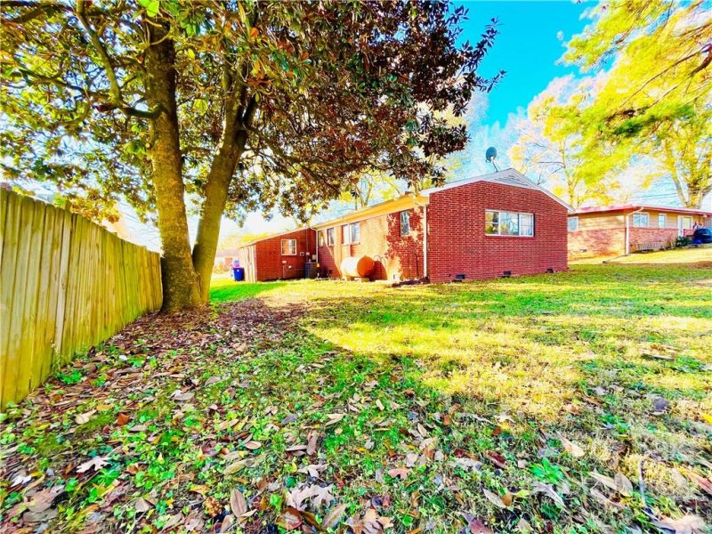 Property image 3 at 906 15th Street, Conover, NC 28613