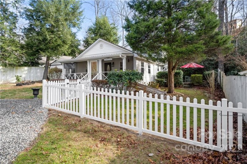 Property image 2 at 20 Moore Circle, Black Mountain, NC 28711