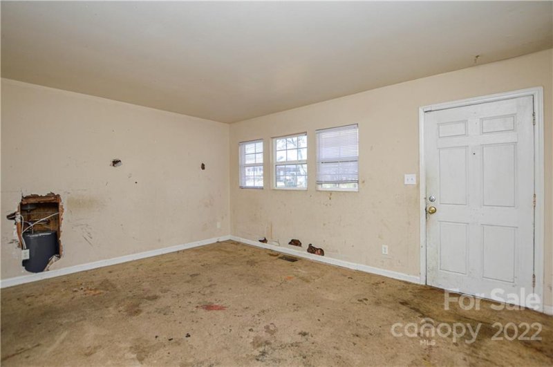 Property image 5 at 1300 Pondella Drive, Charlotte, NC 28213