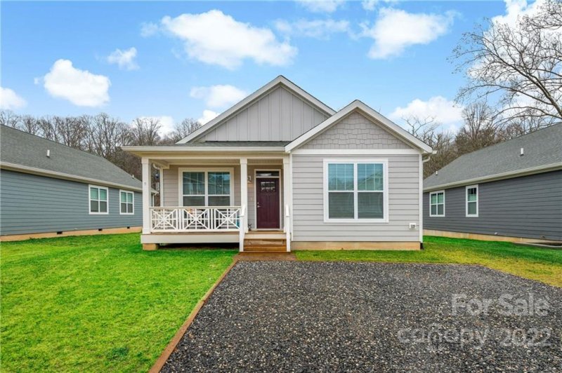 1208 Seven Sisters Lane