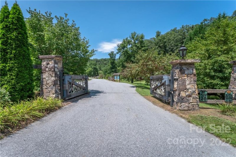 Property image 3 at 84 Summer Shade Court, Hendersonville, NC 28792