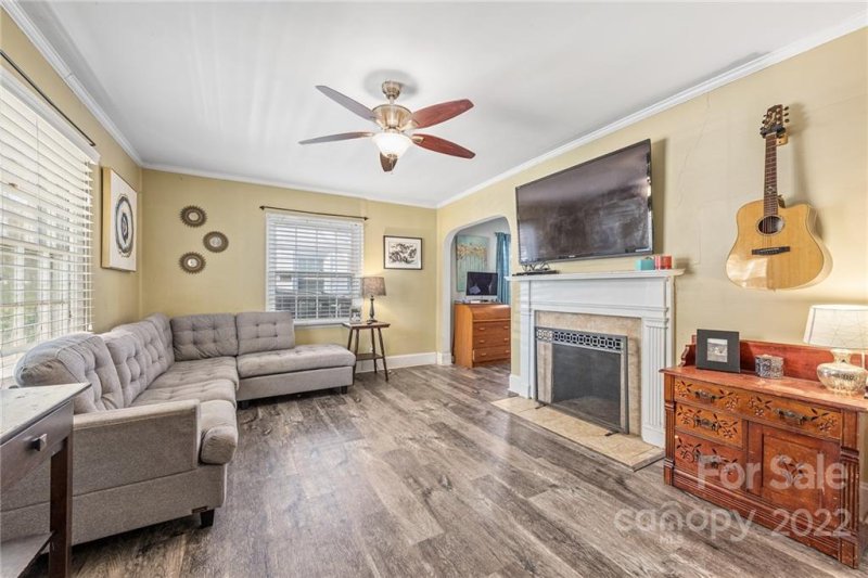 Property image 2 at 320 Keswick Avenue, Charlotte, NC 28206