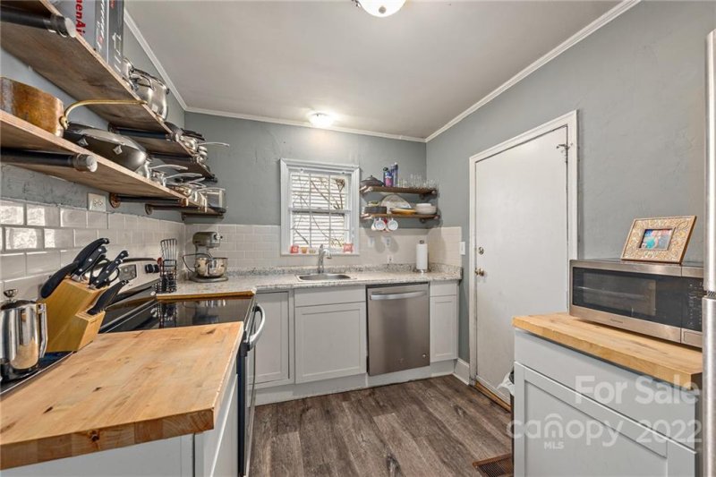 Property image 4 at 320 Keswick Avenue, Charlotte, NC 28206