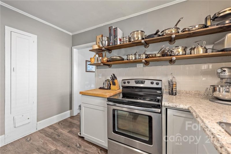 Property image 5 at 320 Keswick Avenue, Charlotte, NC 28206