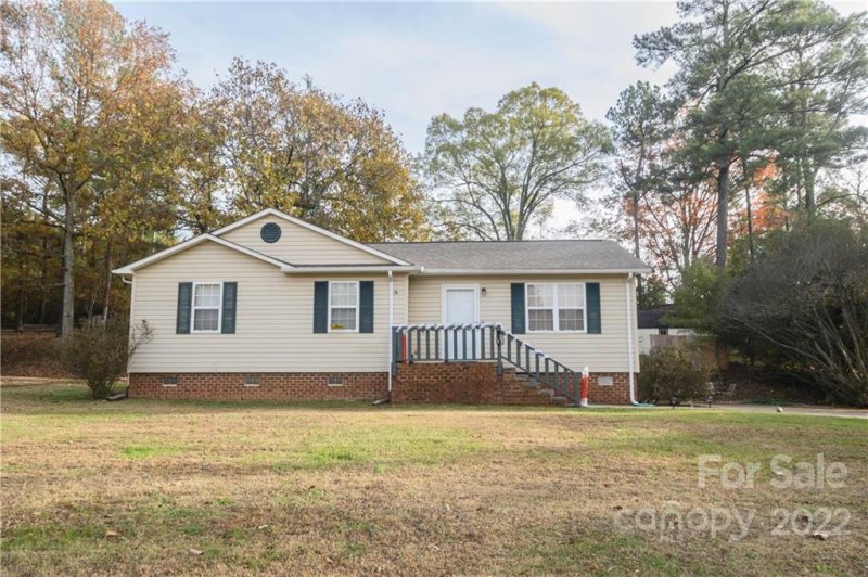 696 Forest Road