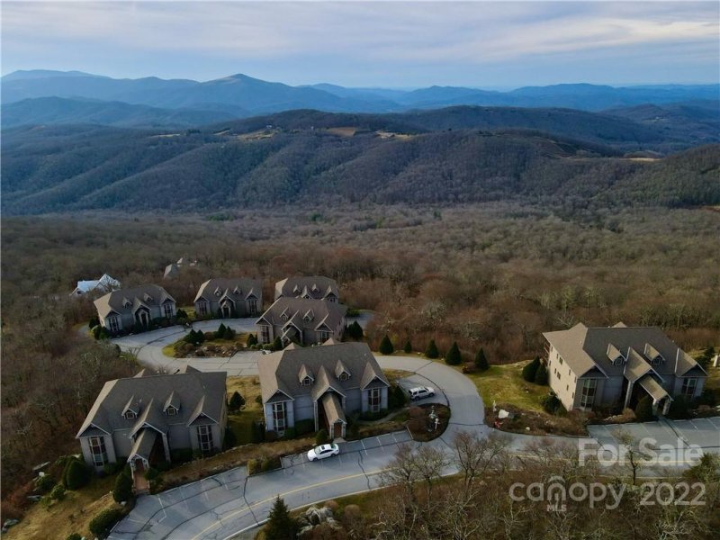 Property image 2 at 575 Craggy Point, Sugar Mountain, NC 28604