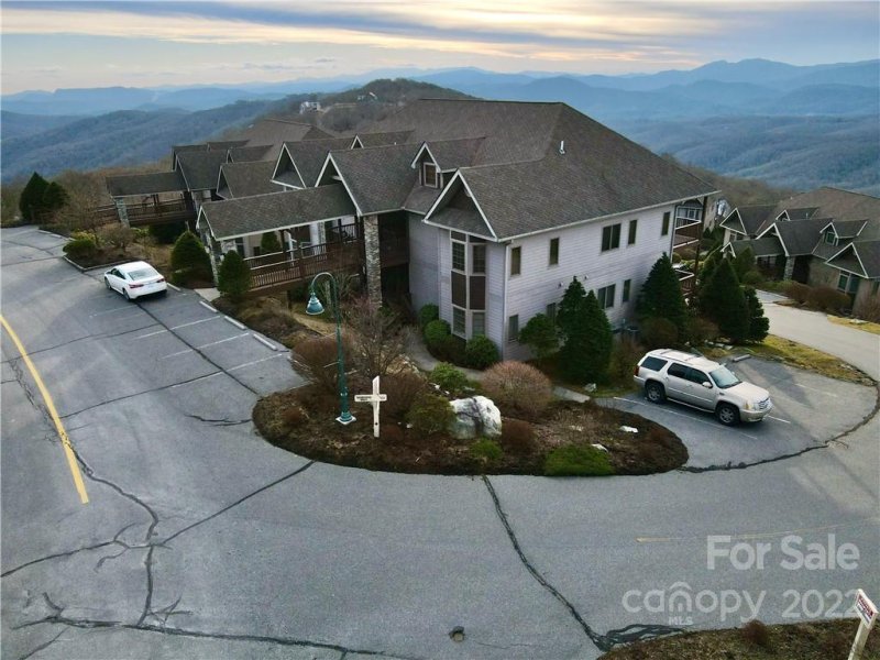 Property image 3 at 575 Craggy Point, Sugar Mountain, NC 28604