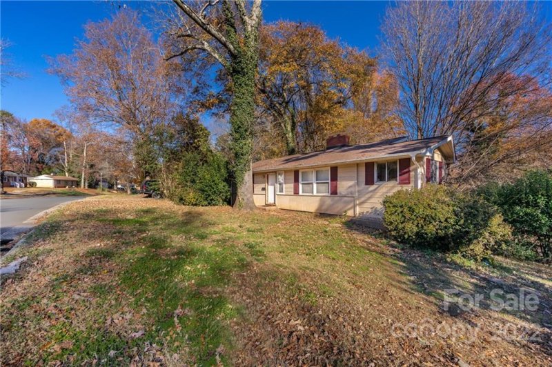 Property image 4 at 1945 Camp Greene Street, Charlotte, NC 28208