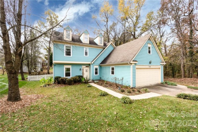 636 Oakbluff Circle