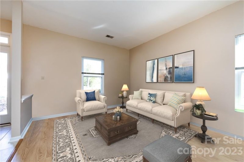 Property image 3 at 636 Oakbluff Circle, Charlotte, NC 28216