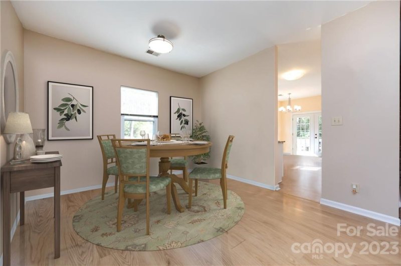 Property image 4 at 636 Oakbluff Circle, Charlotte, NC 28216