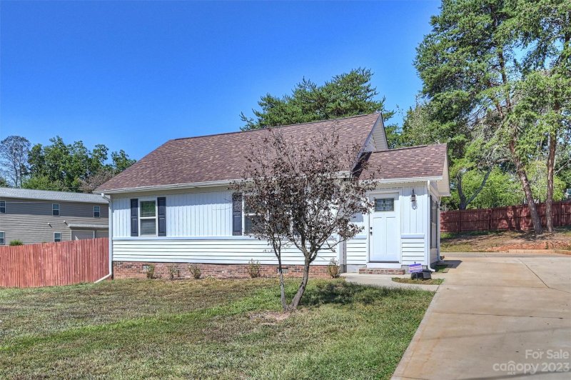 Property image 2 at 132 Bluewing Lane, Mooresville, NC 28117