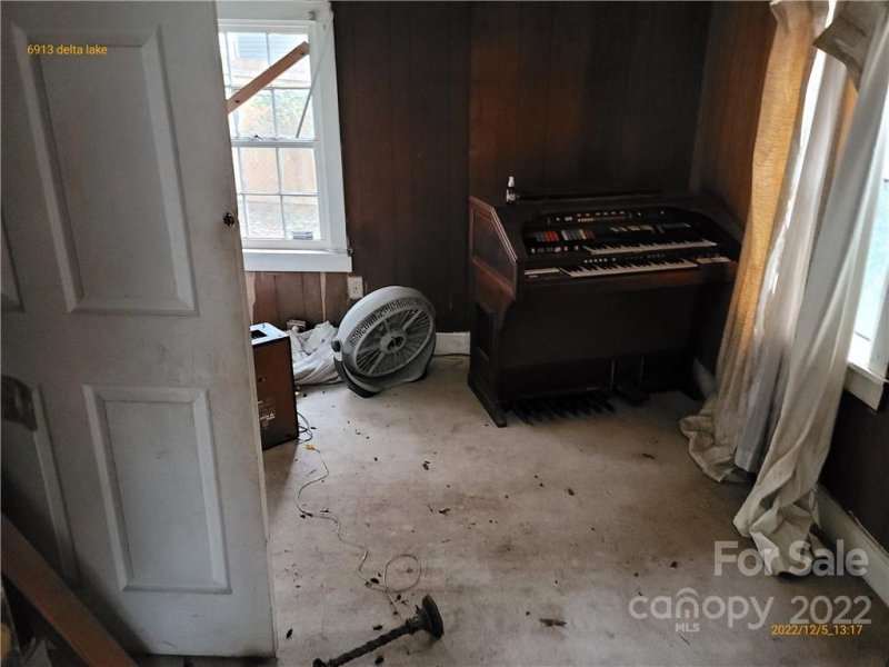 Property image 2 at 2033 Vinton Street, Charlotte, NC 28216