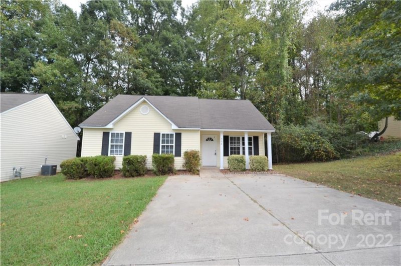 Property image 2 at 504 Graham Meadow Drive, Charlotte, NC 28213